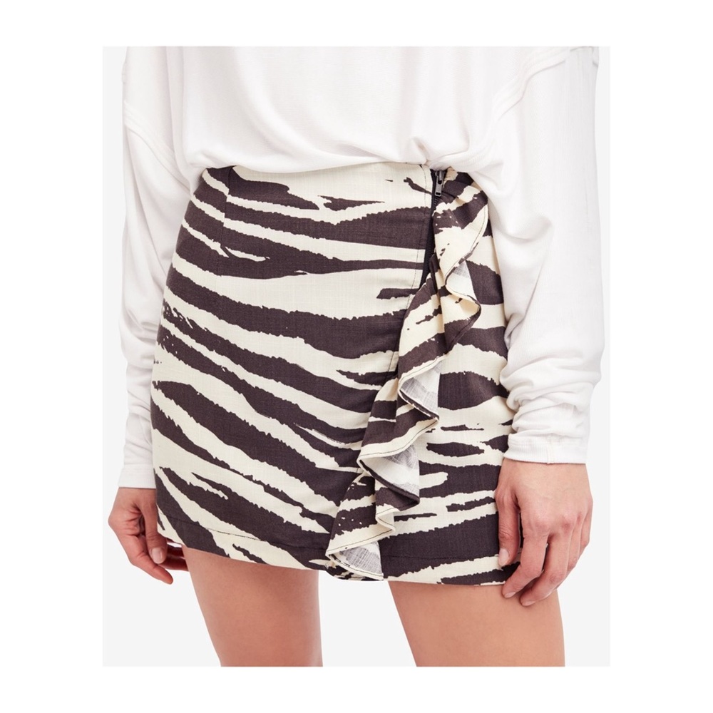 🎉HP🎉Free People Babe Ruffle Zip Up Zebra Skirt